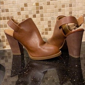 OPEN BACK CLOSED TOED HEELS